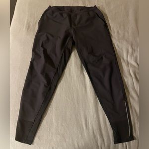 Black Lululemon “Switch-Up” Joggers - Size L